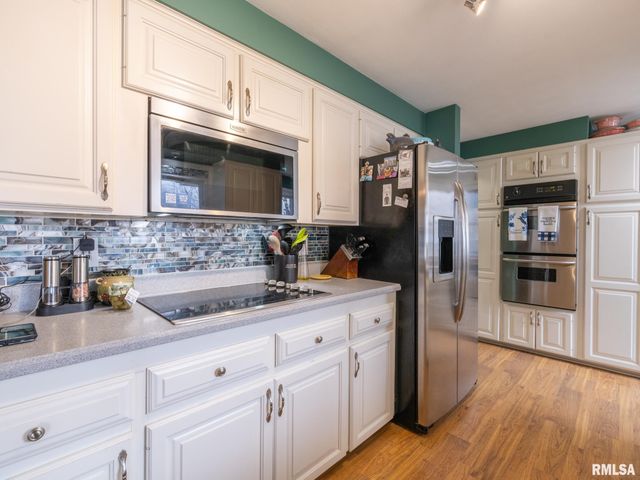 1703 HIGHWOOD Avenue, Pekin, IL 61554