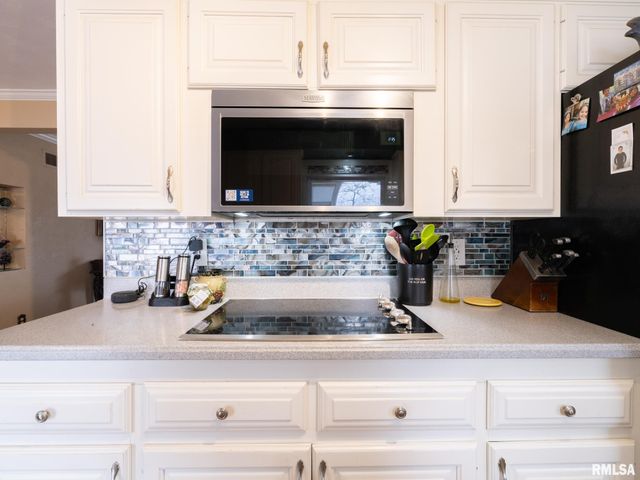 1703 HIGHWOOD Avenue, Pekin, IL 61554