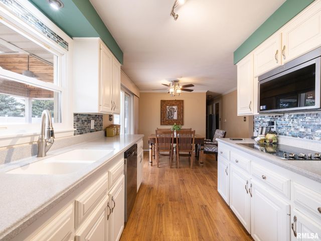 1703 HIGHWOOD Avenue, Pekin, IL 61554