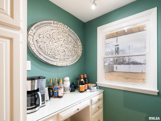 1703 HIGHWOOD Avenue, Pekin, IL 61554