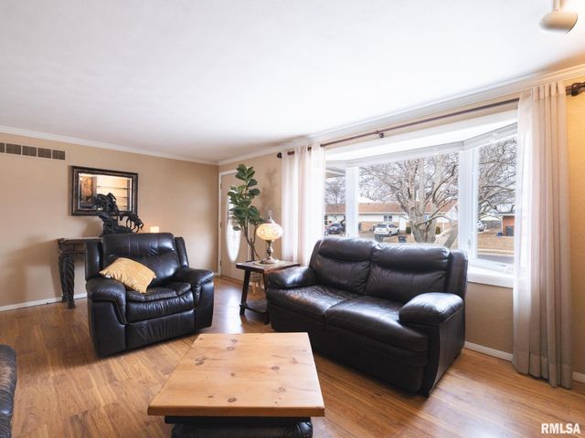 1703 HIGHWOOD Avenue, Pekin, IL 61554