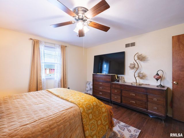 1703 HIGHWOOD Avenue, Pekin, IL 61554