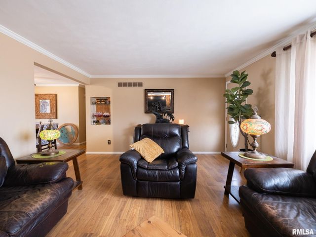 1703 HIGHWOOD Avenue, Pekin, IL 61554