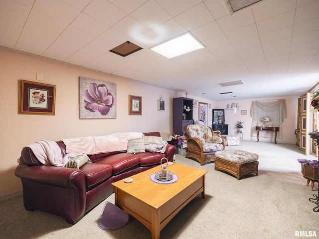 1703 HIGHWOOD Avenue, Pekin, IL 61554