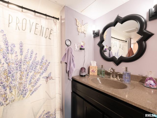 1703 HIGHWOOD Avenue, Pekin, IL 61554