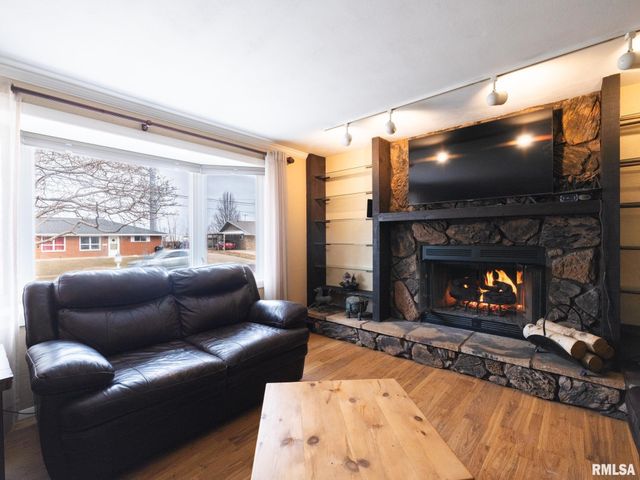 1703 HIGHWOOD Avenue, Pekin, IL 61554