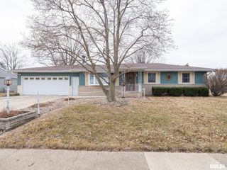 1703 HIGHWOOD Avenue, Pekin, IL 61554