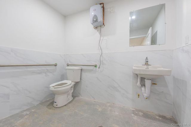 165-02 Sanford Avenue, Flushing, NY 11358