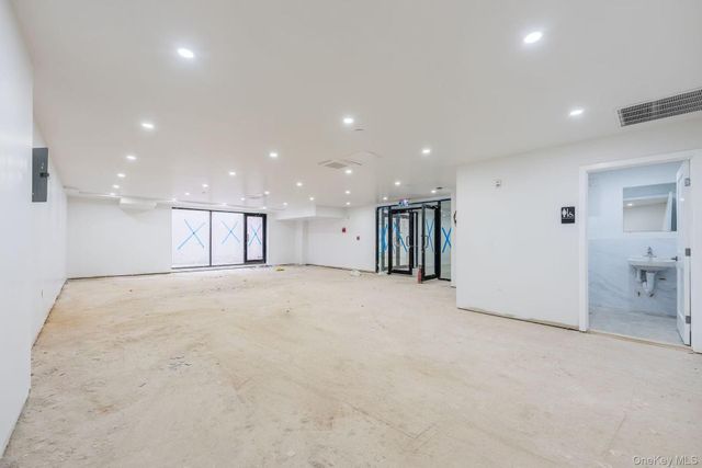 165-02 Sanford Avenue, Flushing, NY 11358