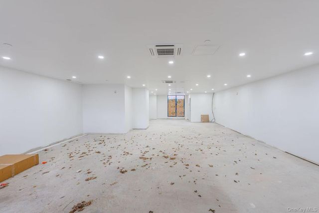 165-02 Sanford Avenue, Flushing, NY 11358