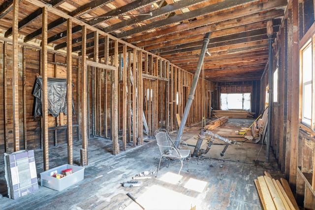 9952 S VINCENNES Avenue, Chicago, IL 60643