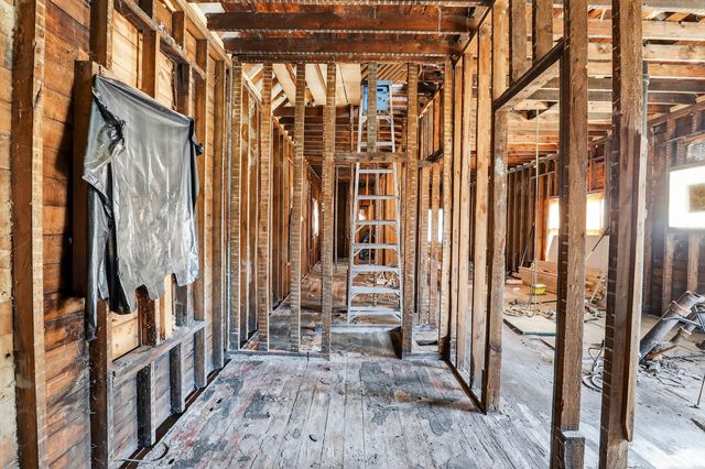 9952 S VINCENNES Avenue, Chicago, IL 60643