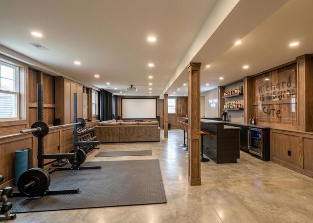 9952 S VINCENNES Avenue, Chicago, IL 60643