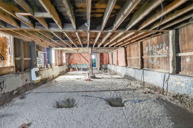 9952 S VINCENNES Avenue, Chicago, IL 60643