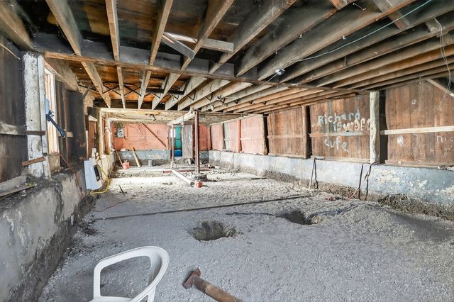 9952 S VINCENNES Avenue, Chicago, IL 60643