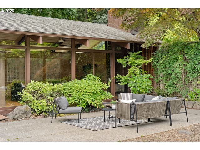 15210 Ne HOYT St, Portland, OR 97230