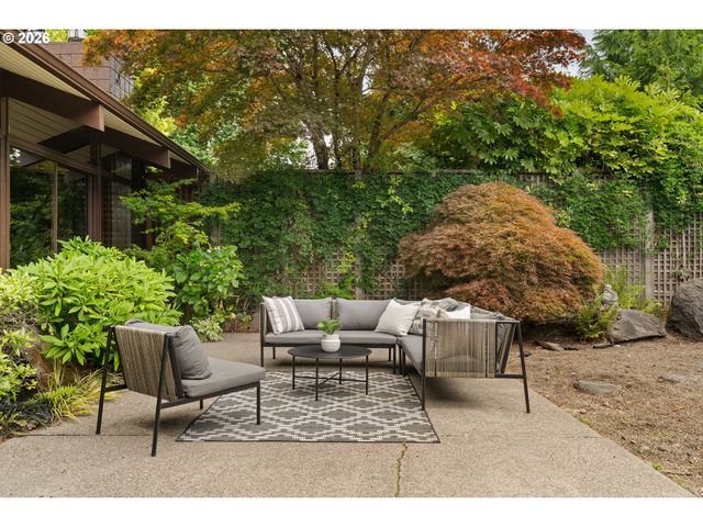15210 Ne HOYT St, Portland, OR 97230