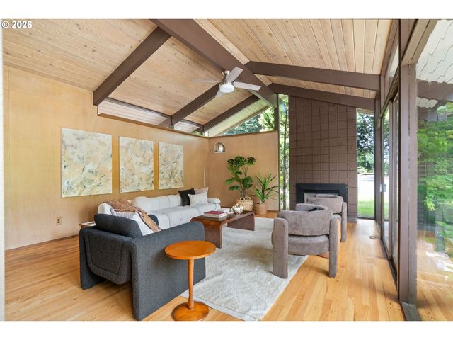 15210 Ne HOYT St, Portland, OR 97230