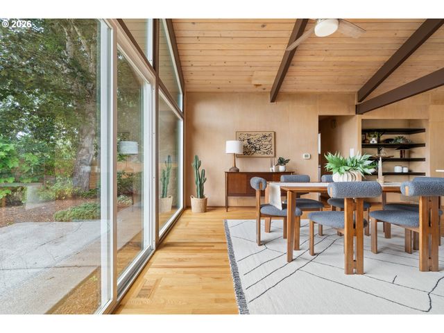 15210 Ne HOYT St, Portland, OR 97230