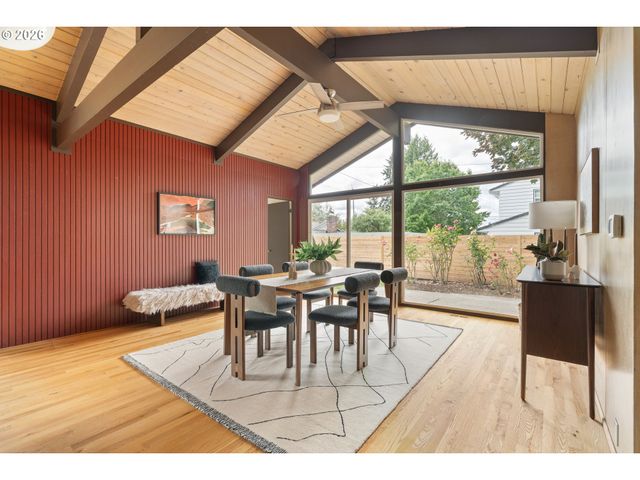 15210 Ne HOYT St, Portland, OR 97230