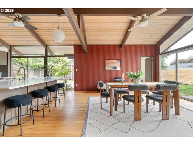 15210 Ne HOYT St, Portland, OR 97230