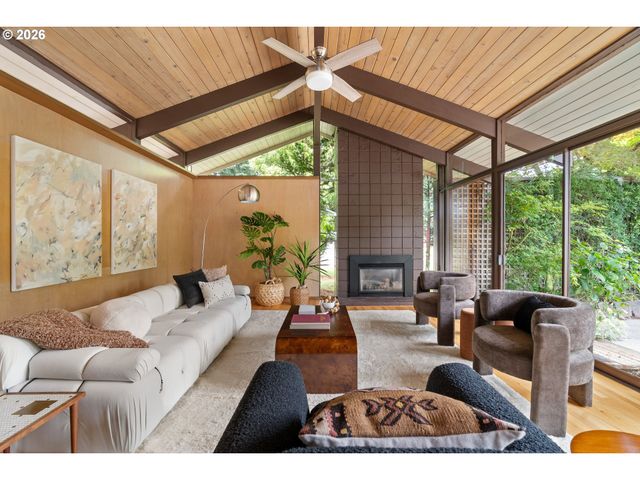 15210 Ne HOYT St, Portland, OR 97230