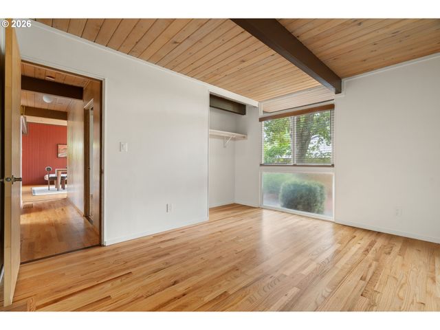 15210 Ne HOYT St, Portland, OR 97230