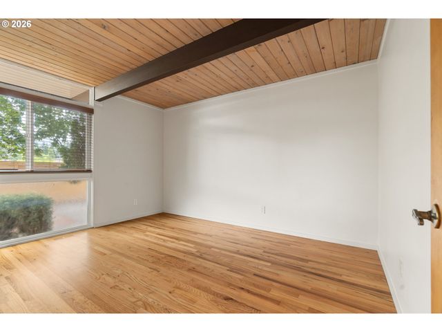 15210 Ne HOYT St, Portland, OR 97230