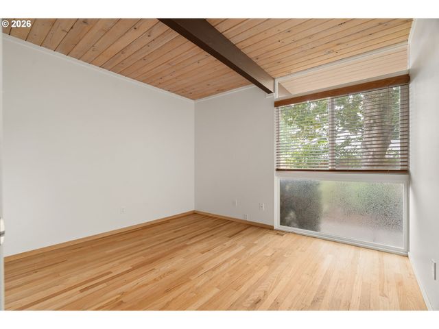 15210 Ne HOYT St, Portland, OR 97230