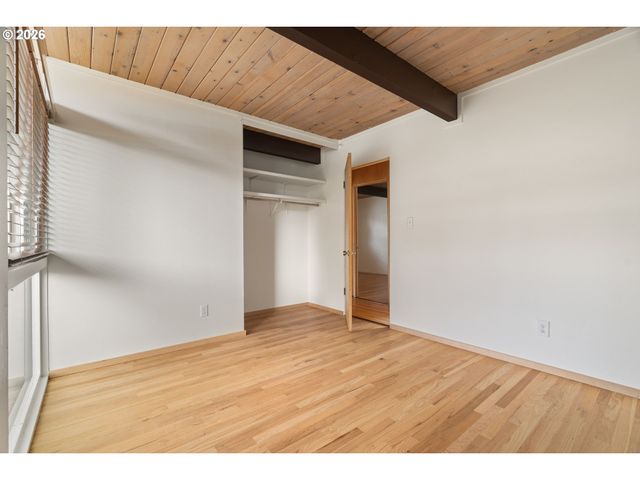 15210 Ne HOYT St, Portland, OR 97230