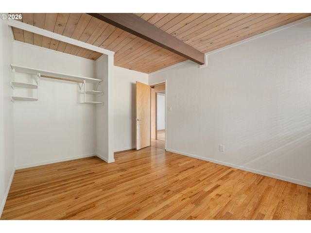 15210 Ne HOYT St, Portland, OR 97230