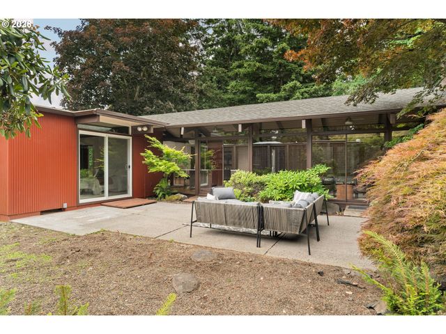 15210 Ne HOYT St, Portland, OR 97230