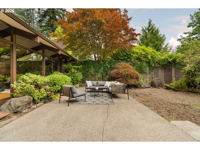 15210 Ne HOYT St, Portland, OR 97230