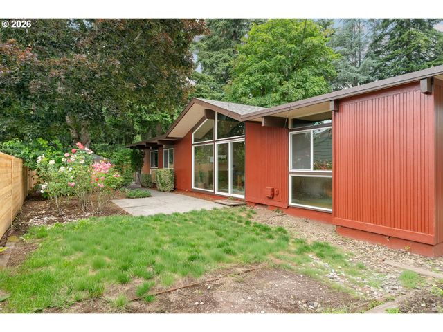 15210 Ne HOYT St, Portland, OR 97230