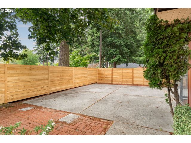 15210 Ne HOYT St, Portland, OR 97230
