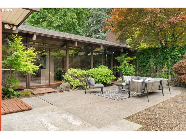 15210 Ne HOYT St, Portland, OR 97230