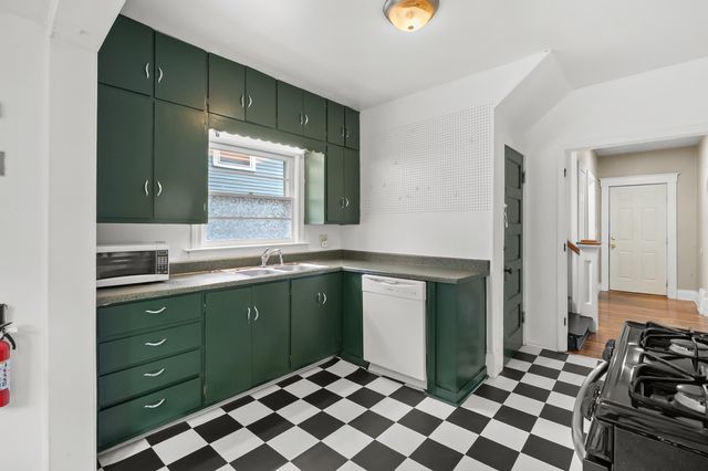 1318 Oak Street, Kalamazoo City, MI 49008