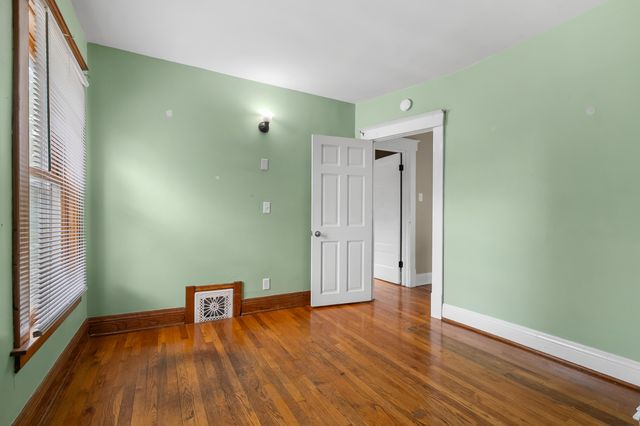 1318 Oak Street, Kalamazoo City, MI 49008
