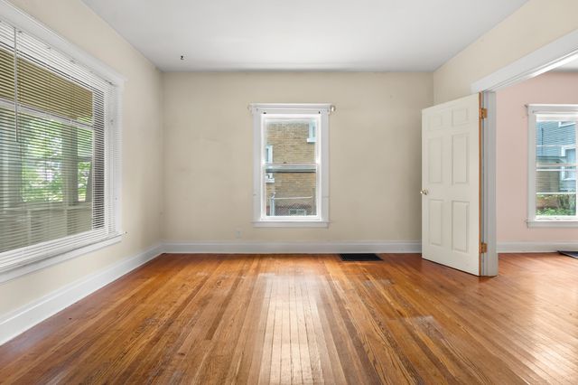 1318 Oak Street, Kalamazoo City, MI 49008