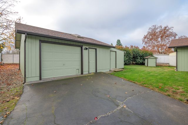 1517 Molly Lane, Grants Pass, OR 97527