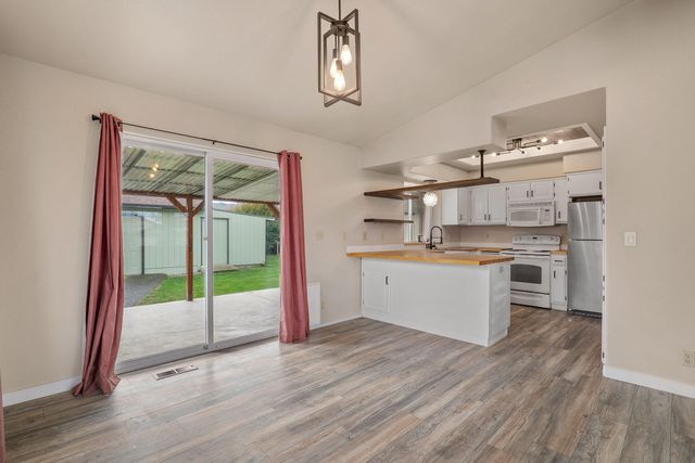 1517 Molly Lane, Grants Pass, OR 97527