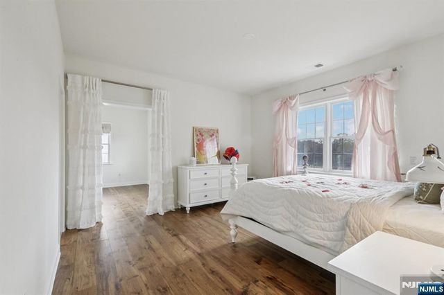 22 Woodmere Road, Upper Saddle River, NJ 07458