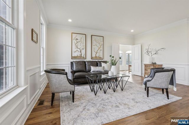 22 Woodmere Road, Upper Saddle River, NJ 07458