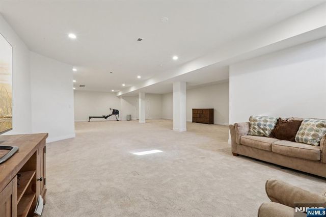 22 Woodmere Road, Upper Saddle River, NJ 07458