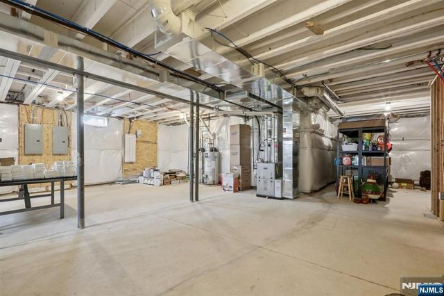 22 Woodmere Road, Upper Saddle River, NJ 07458