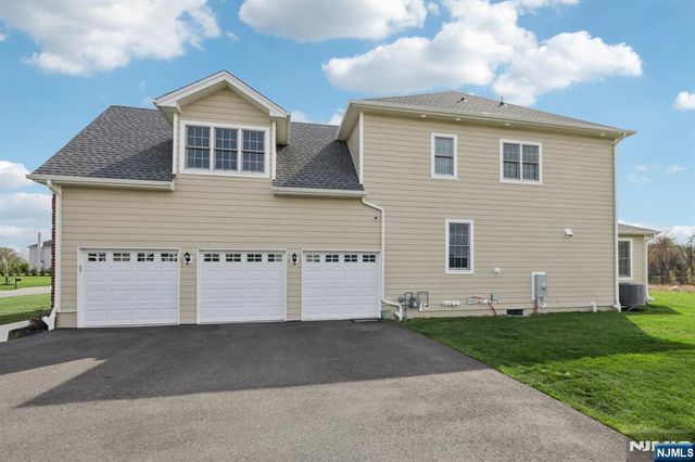 22 Woodmere Road, Upper Saddle River, NJ 07458