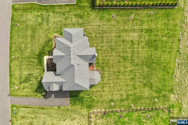 22 Woodmere Road, Upper Saddle River, NJ 07458