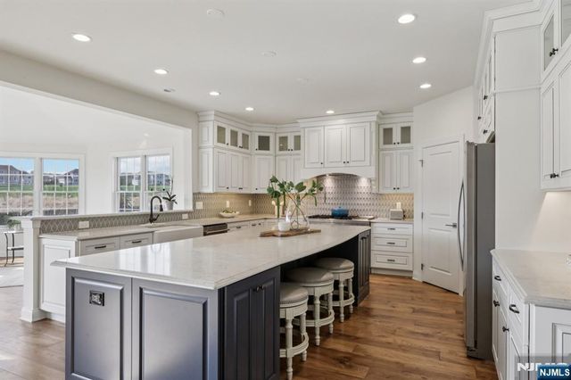 22 Woodmere Road, Upper Saddle River, NJ 07458