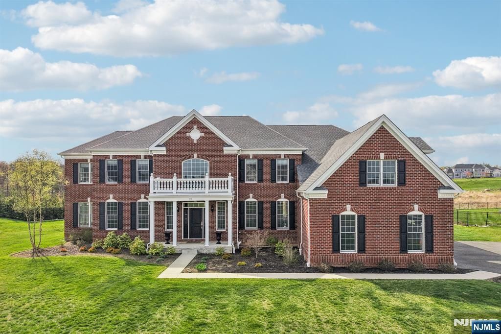 22 Woodmere Road, Upper Saddle River, NJ 07458