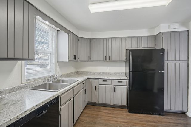 318 12th Street N, Moorhead, MN 56560